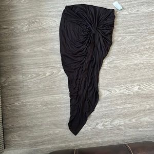 Skirt with long trail on the side